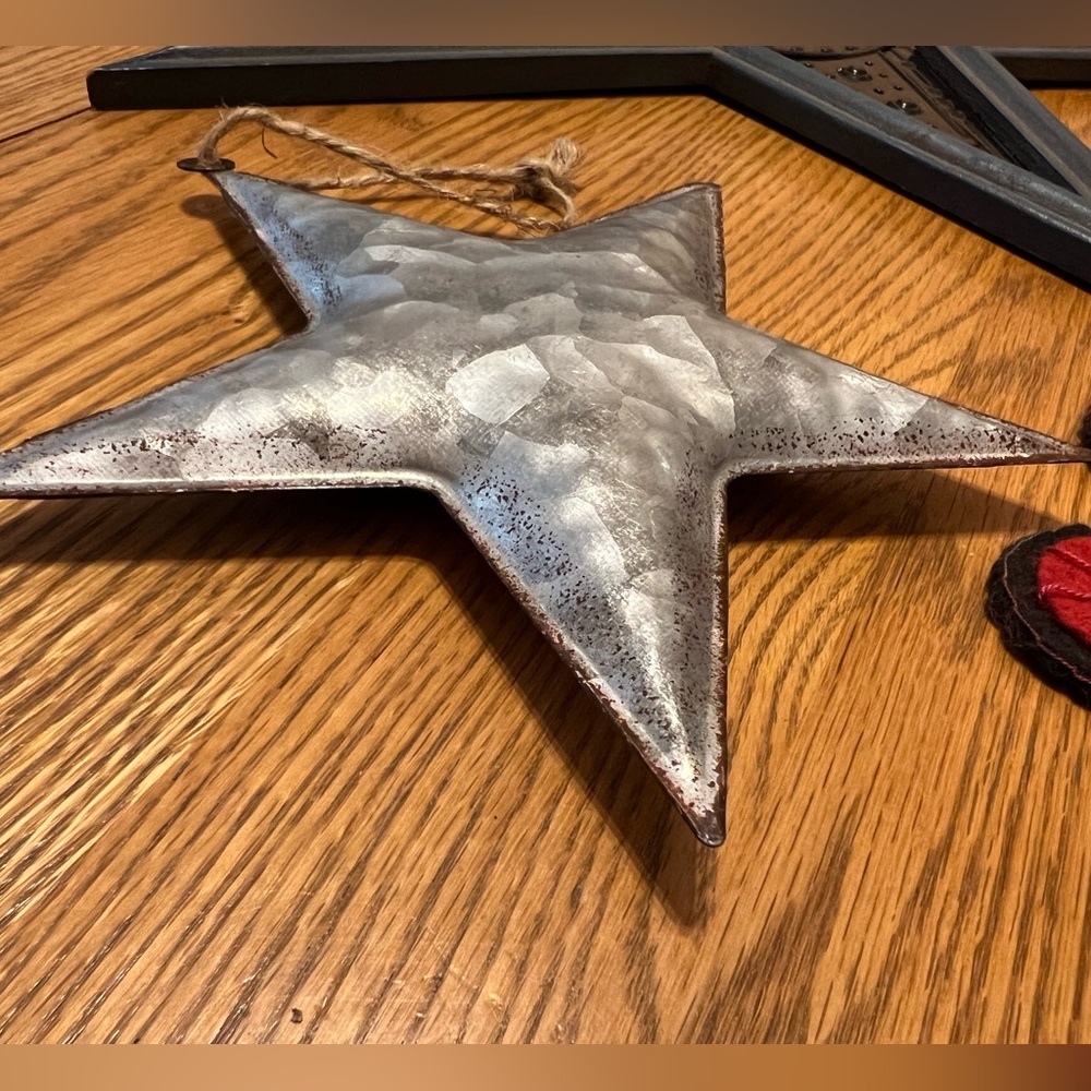 Handcrafted Primitive Stars Decor
Lot (4) For Your Home 🤩 - Picture 13 of 16